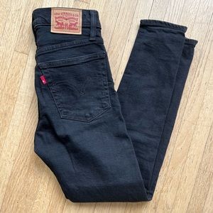 Levi’s wedgie skinny. Size 24